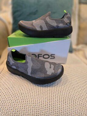 OOFOS OOmg Low eeZee Women's Black Camo Size 6